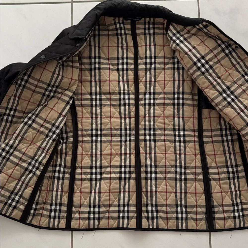 Burberry Women’s Black Quilted Barn Jacket - Picture 9 of 13